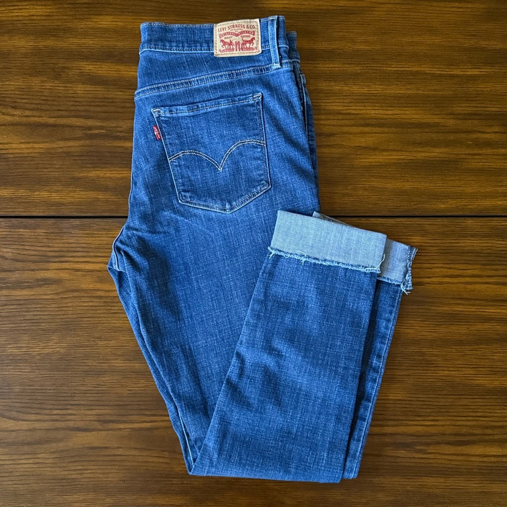 Levi's Women's Classic Blue Cropped Jeans